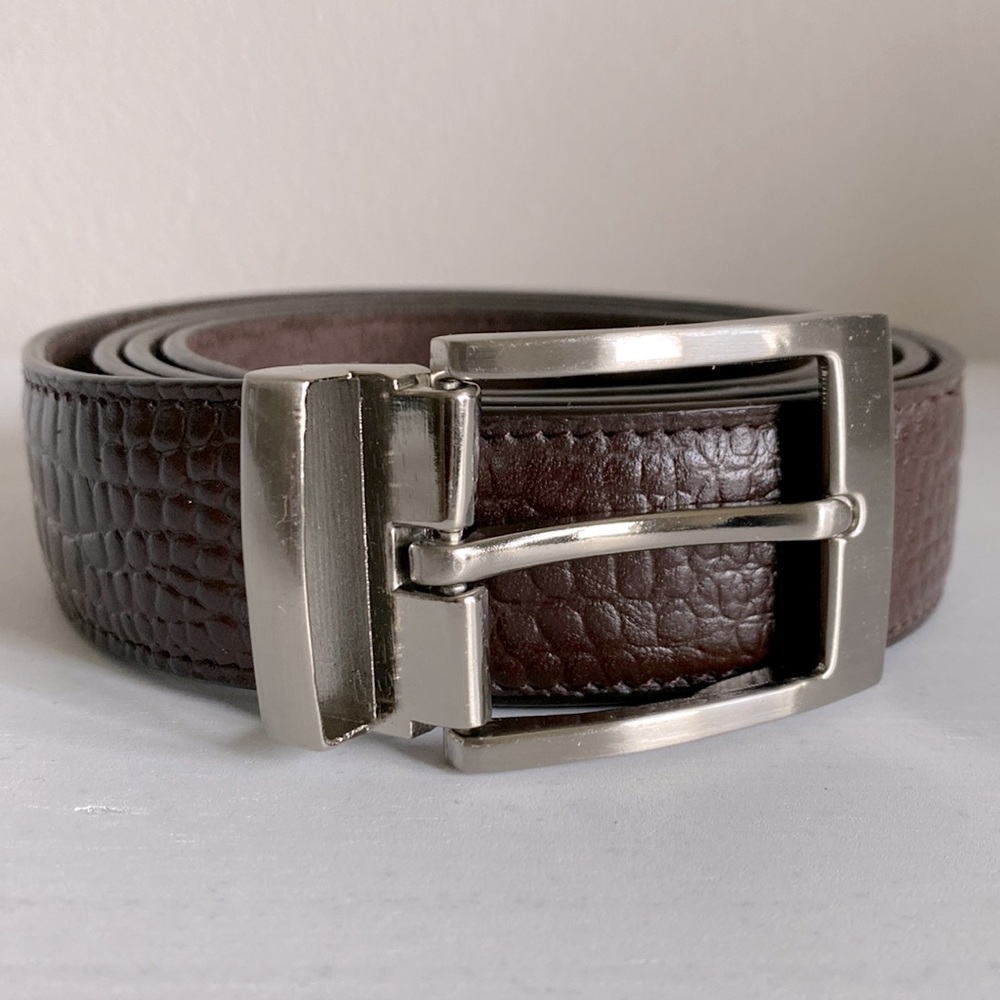Customizable genuine leather mens belt for sale in alligator embossed pattern